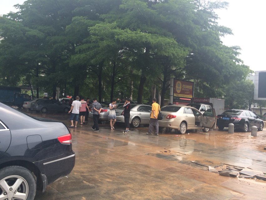 眼前慘景不經(jīng)想起兒時(shí)童歌<落雨大水浸街>
