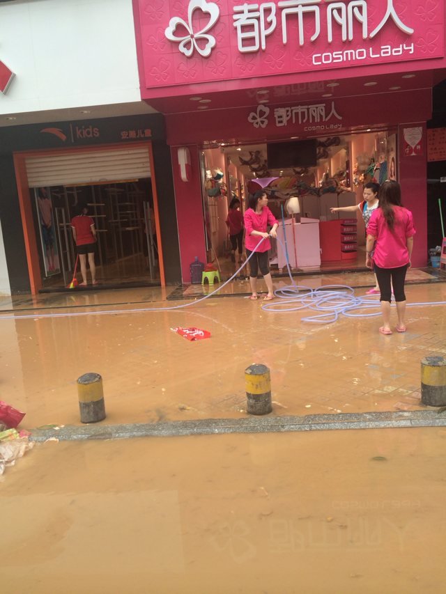 眼前慘景不經(jīng)想起兒時(shí)童歌<落雨大水浸街>