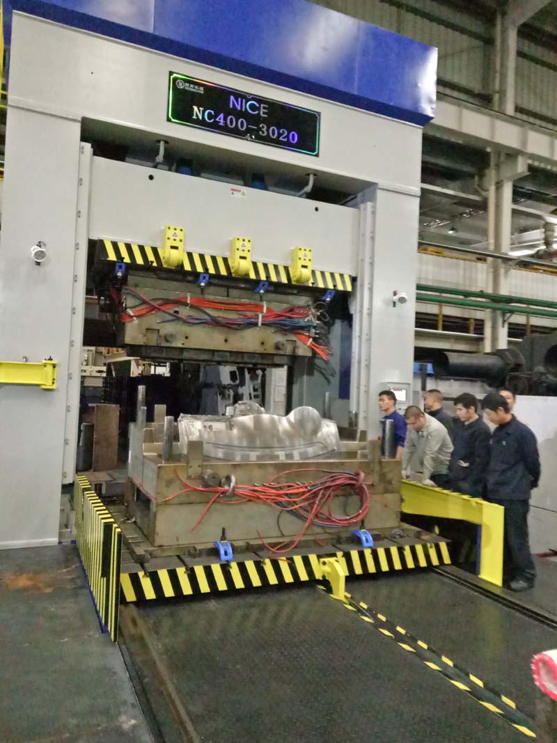 耐斯機(jī)械匠心鑄造性價(jià)比最好的合模機(jī),深孔鉆,翻模機(jī),六軸多功能深孔,電控永磁盤(pán),注塑機(jī)快速換模系統(tǒng)