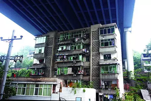重慶這張照片轟動(dòng)了亞洲，震撼了全世界！耐斯設(shè)備模具行業(yè)領(lǐng)軍人